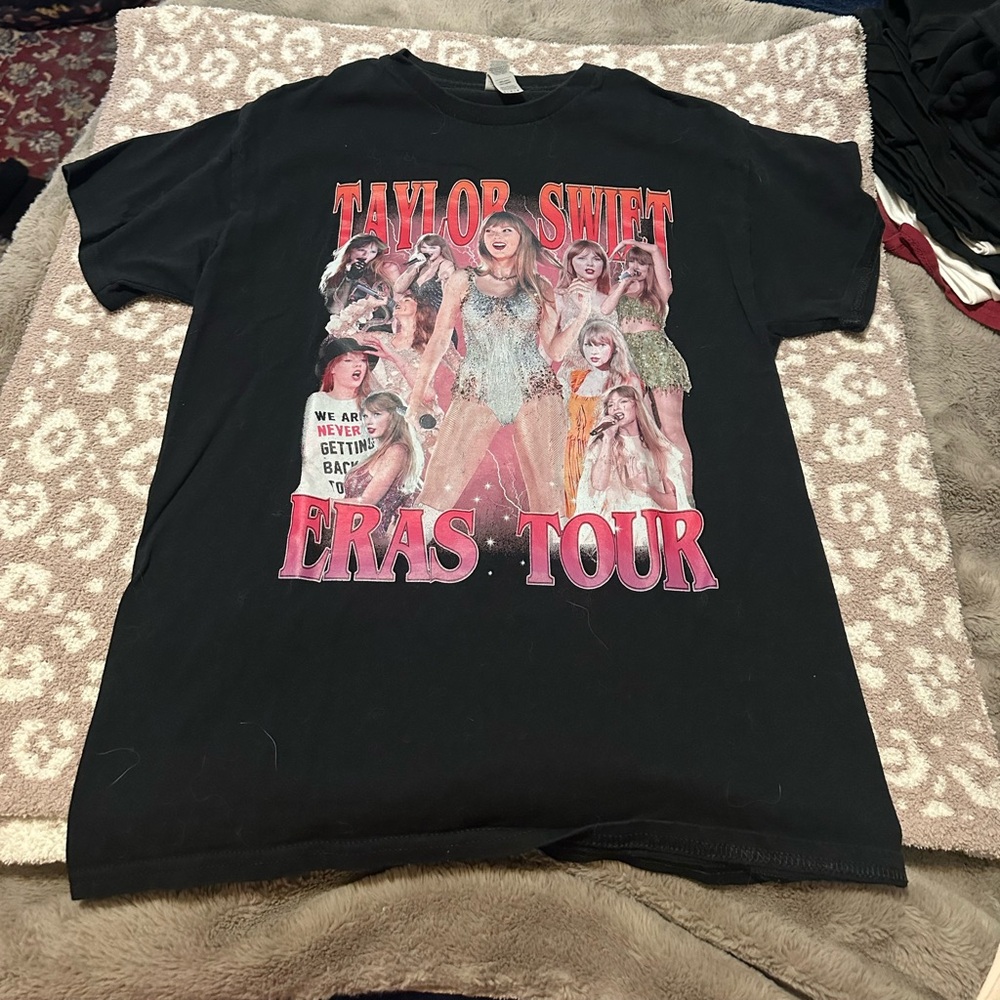 Gildan Taylor Swift Eras Tour Short Sleeve TShirt M